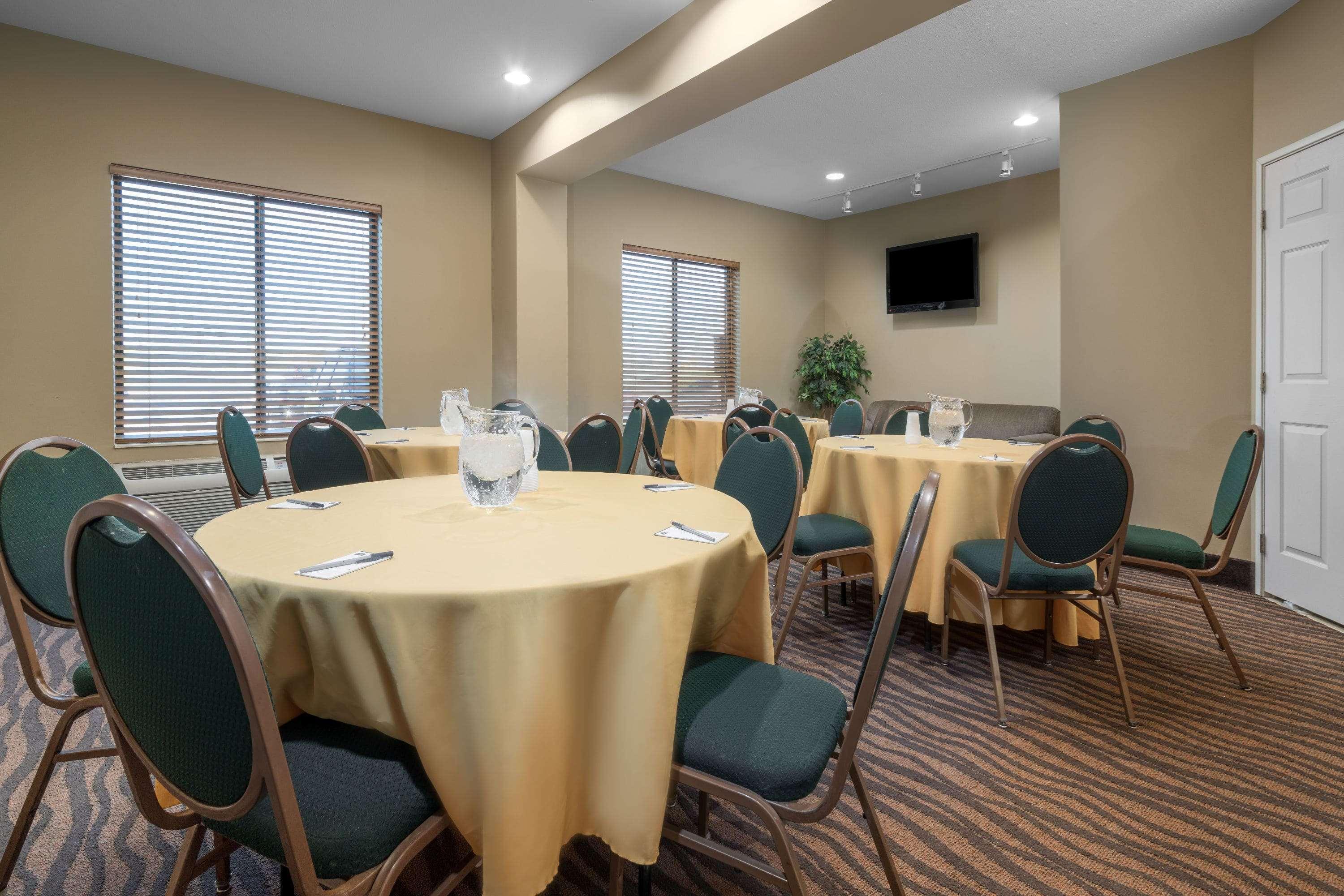 Hotel Americinn By Wyndham Rochester